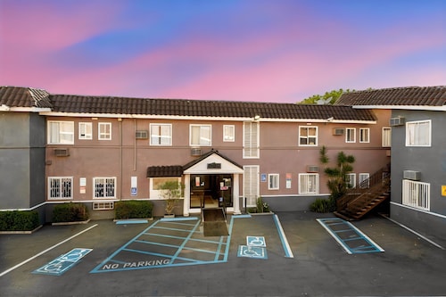Encore Inn Inglewood 