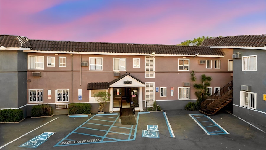 Encore Inn Inglewood