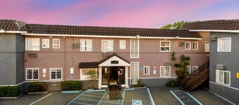 Encore Inn Inglewood
