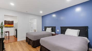 Estudio familiar, 2 camas dobles, cocina | Escritorio, espacio para trabajar con un portátil, wifi gratis