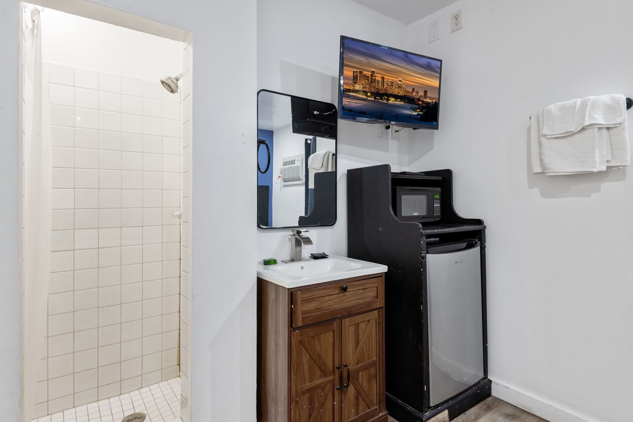 Economy-Vierbettzimmer, 2 Doppelbetten, Nichtraucher | Badezimmer