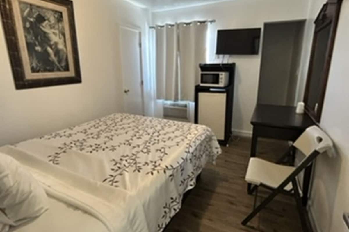 Habitación Deluxe, 1 cama Queen size, para no fumadores | Escritorio, espacio para trabajar con laptop y wifi gratis