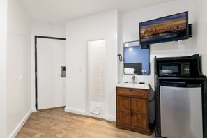 Economy Quadruple Room, 2 Double Beds, Non Smoking | Bathroom - Encore Inn Inglewood  (Inglewood)