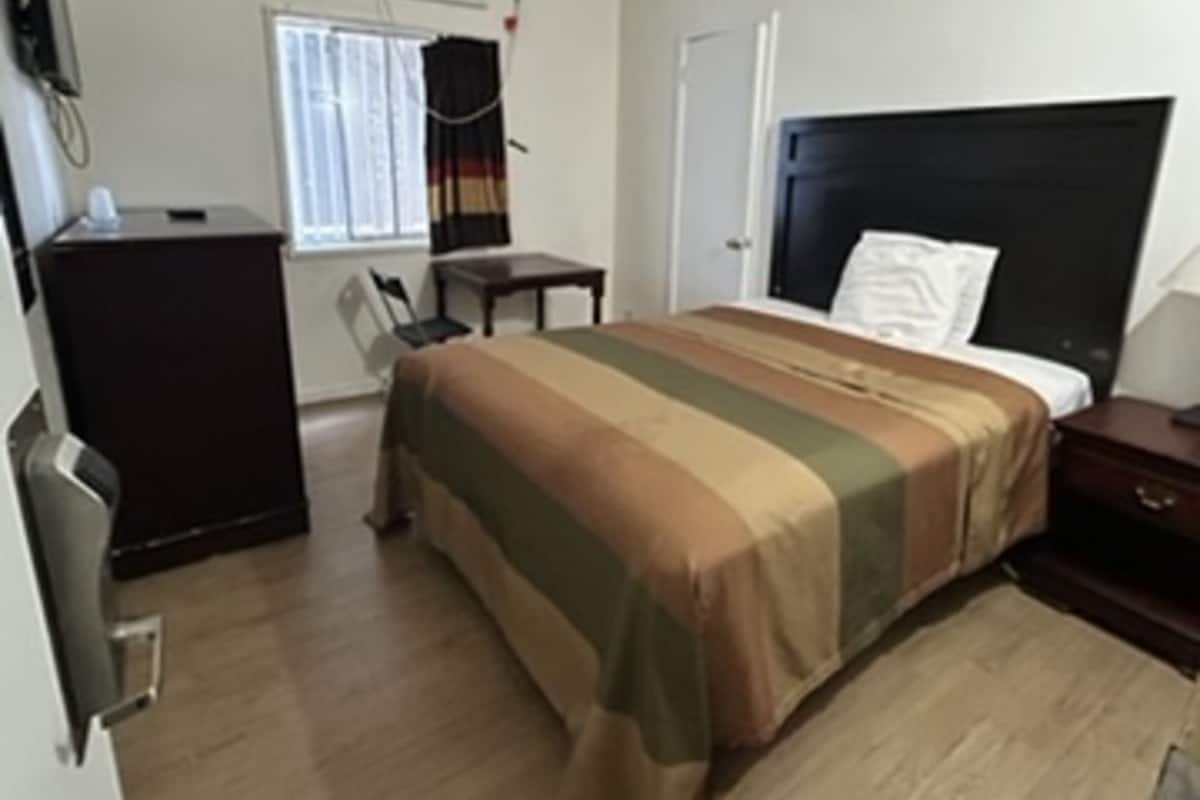 Habitación Deluxe, 1 cama Queen size | Escritorio, espacio para trabajar con laptop y wifi gratis