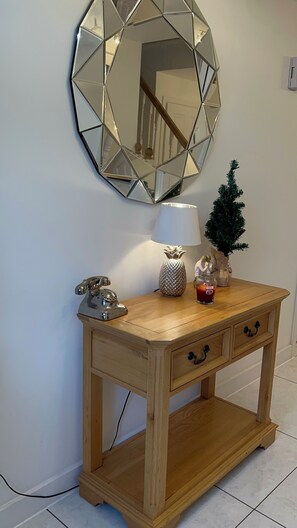 Interior - Spacious Family Retreat in Serene Taunton | Sleeps 8 | Near Town & Countryside (Norton Fitzwarren)