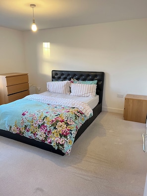 4 chambres, fer et planche à repasser, lit parapluie, Wi-Fi gratuit