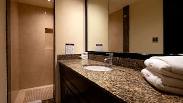 Kamar Deluks | Kamar mandi | Pengering rambut, handuk, sabun, dan sampo