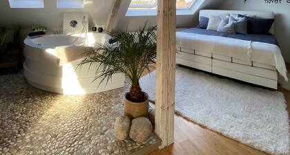 Jade Suite, whirlpool and Netflix