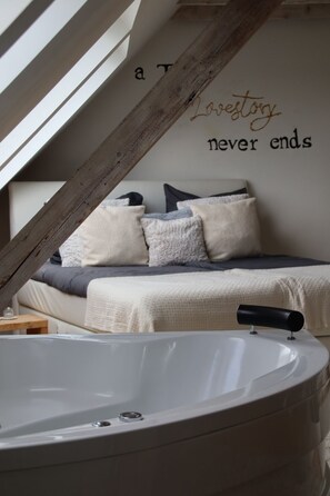 1 bedroom, WiFi, bed sheets - Jade Suite, whirlpool and Netflix (Essen)