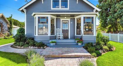 LaFollette - Restored Queen Anne cottage with vintage charm and modern amenities