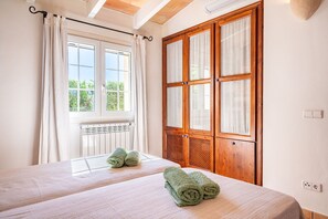 Bügeleisen/Bügelbrett, kostenloses WLAN, Bettwäsche