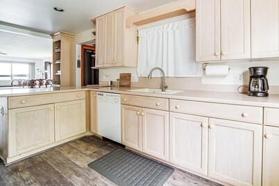 Waterfront Chautauqua Lake Home w/ Deck & Grill!