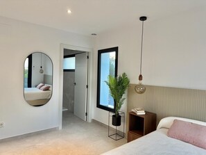 4 habitaciones, tabla de planchar con plancha y wifi gratis 