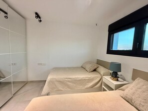 4 makuuhuonetta, silitysrauta/-lauta, ilmainen Wi-Fi, vuodevaatteet