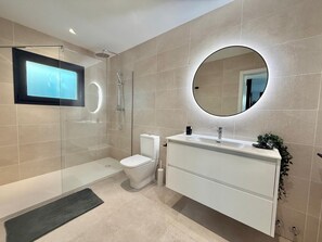 Shower, towels - Vallesa II - Modern villa with private pool (Calpe / Calp)