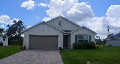 Newley Built/Heated Pool/Pet Friendly/ Close to Beach