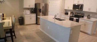 Newley Built/Heated Pool/Pet Friendly/ Close to Beach