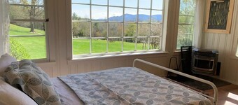 Berkshire Mountain Cottage - Spectacular Views of Mount Greylock
