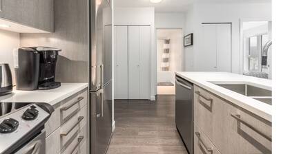 5 Mins to DT | Strathcona Condo | Keyless Entry | Patio