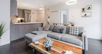 5 Mins to DT | Strathcona Condo | Keyless Entry | Patio