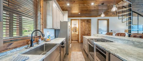 ثلاجة، ميكروويف، فرن، موقد طهي مسطح