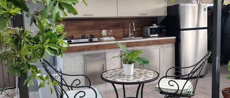 تناول الطعام بالخارج