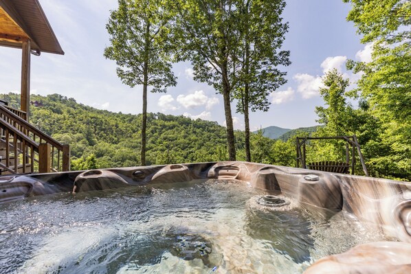 Outdoor spa tub