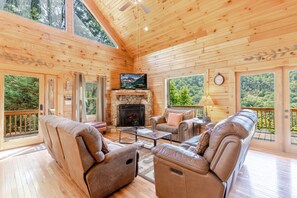 智能电视、壁炉