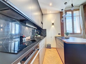 Fridge, microwave, oven, stovetop