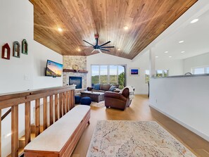 Smart TV, fireplace