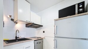 Kaffetrakter/tekoker, kjøleskap, mikrobølgeovn og oppvaskmaskin