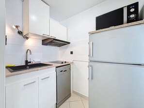 Fridge, microwave, dishwasher, coffee/tea maker