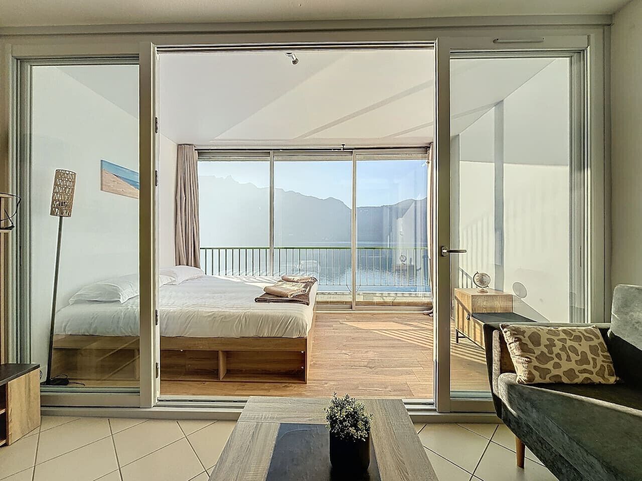 1 slaapkamer, een strijkplank/strijkijzer, gratis wifi, beddengoed