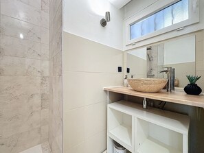 Hair dryer, towels