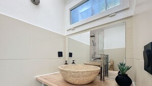 Hårføner og håndklær