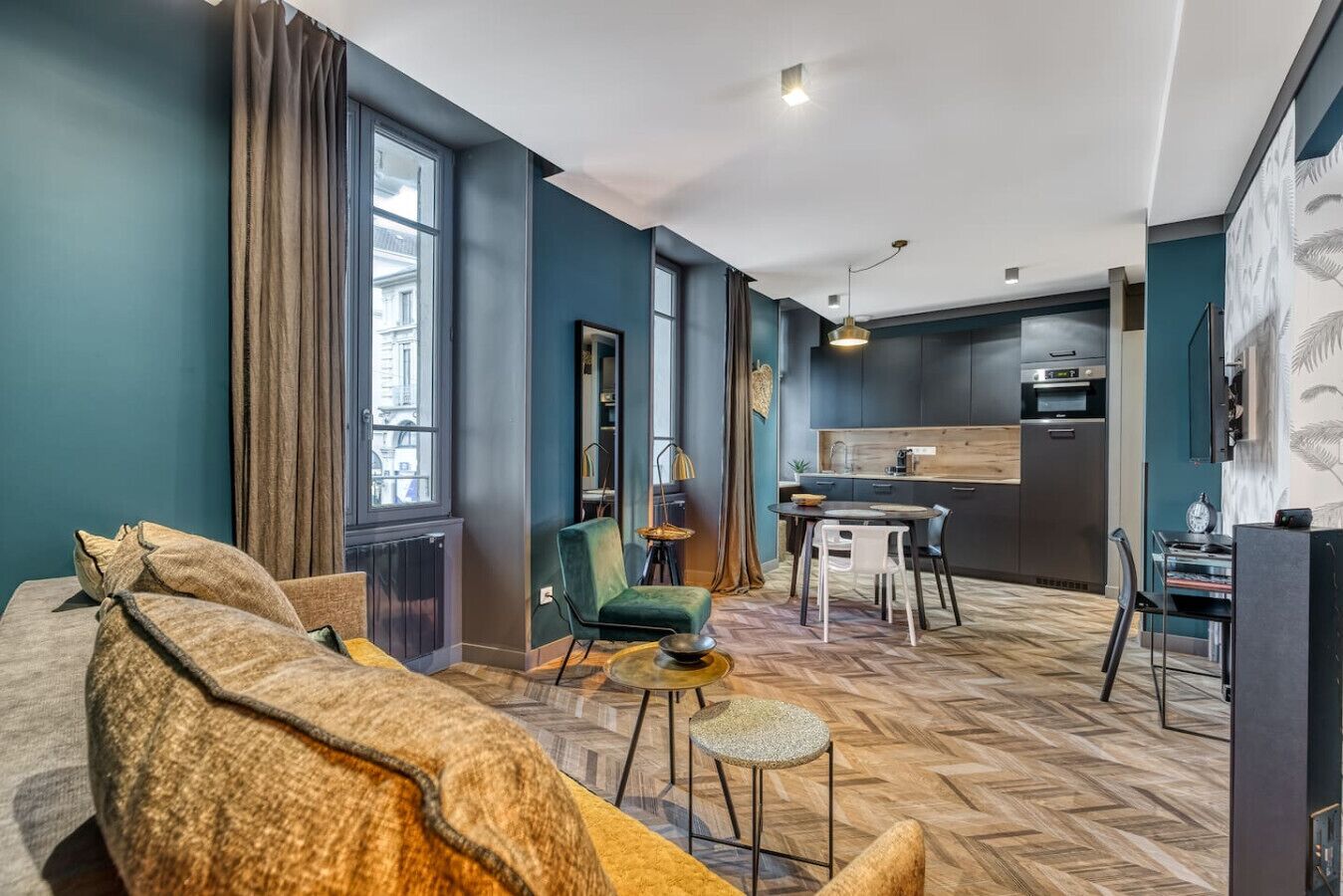 Télévision, chaîne hi-fi