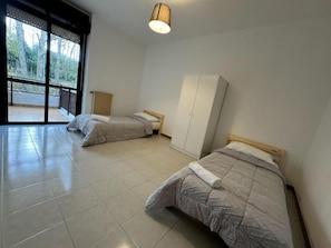 Economy Triple Room, Balcony