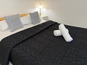 Economy Double Room, Balcony, Garden View | Desk, laptop workspace, soundproofing, free WiFi - RAHIMA GUEST HOUSE (Rome)