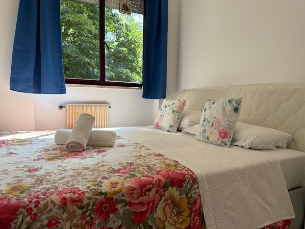 Economy Double Room, Balcony, Garden View
