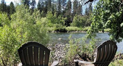 The Historic River Lodge - Your Private Riverfront Suite