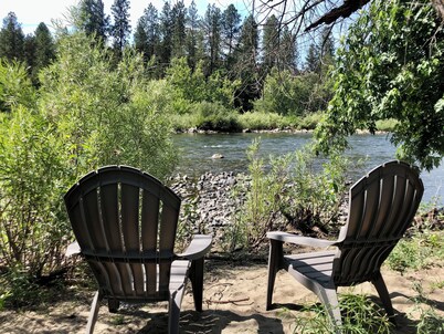 The Historic River Lodge - Your Private Riverfront Suite