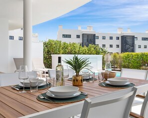 تناول الطعام بالخارج