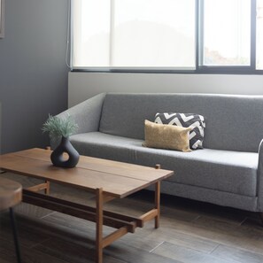 32 インチの薄型テレビ (デジタル放送視聴可)、テレビ