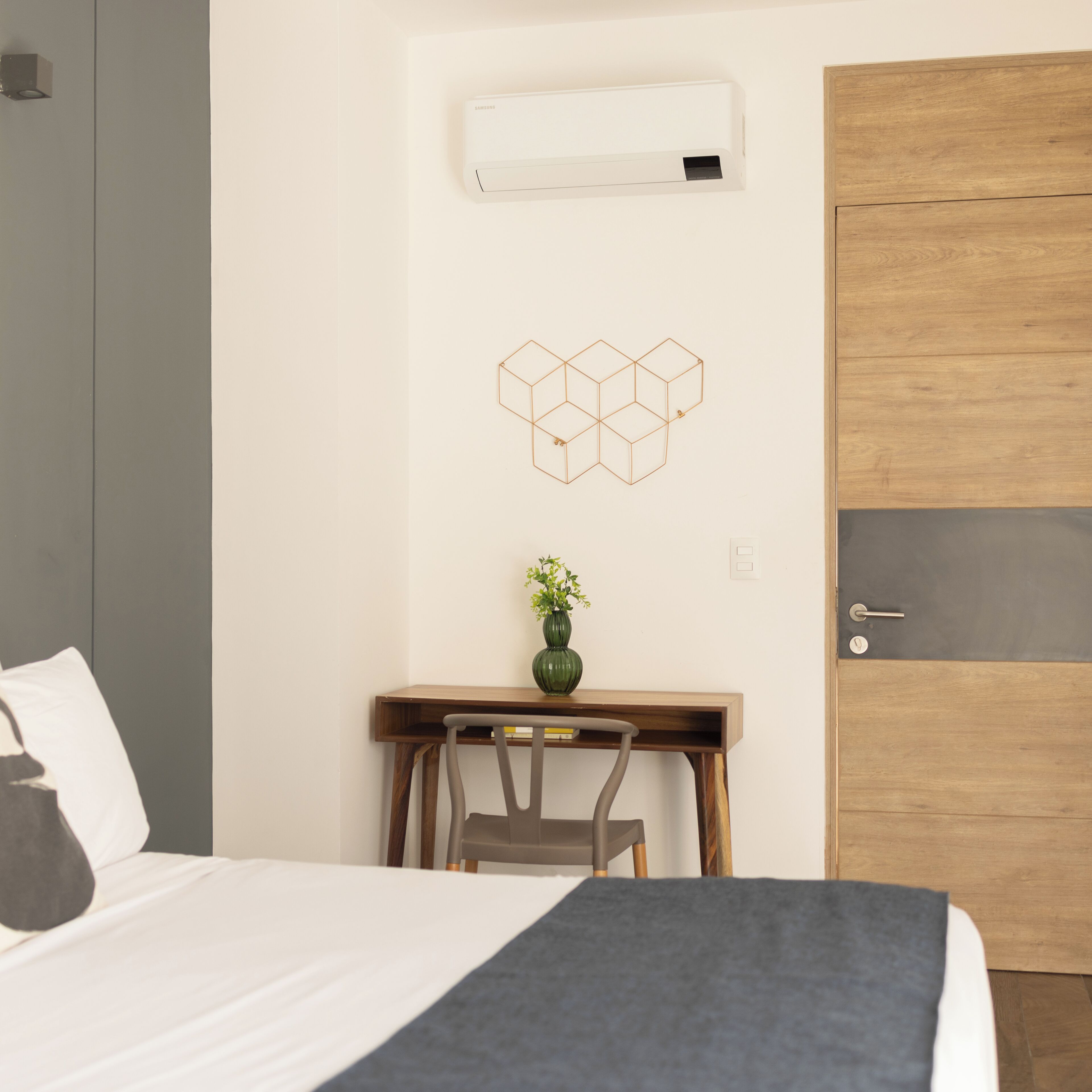 Verdunkelungsvorhänge, Bügeleisen/Bügelbrett, kostenloses WLAN