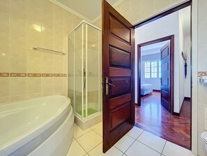 Shower, hair dryer, towels, toilet paper