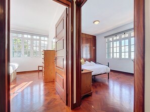 3 chambres, fer et planche à repasser, lit parapluie, Wi-Fi gratuit