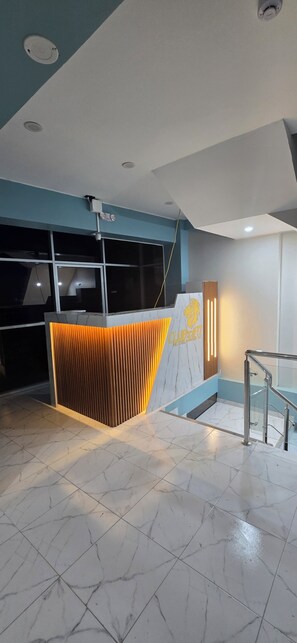 Laptop workspace, free WiFi, bed sheets - Hotel Club33Fit Hotel Gym (Huancayo)
