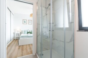 Shower, hair dryer, towels, toilet paper - Atlantic Haven by Atlantic Holiday (Caniço)