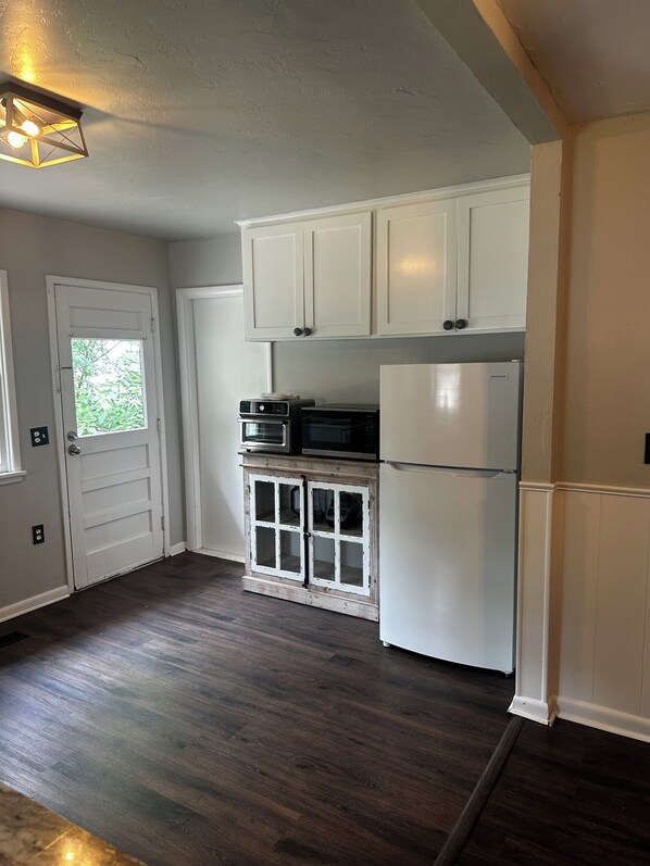 Microwave, oven, stovetop, dishwasher
