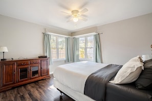4 bedrooms, desk, iron/ironing board, free WiFi
